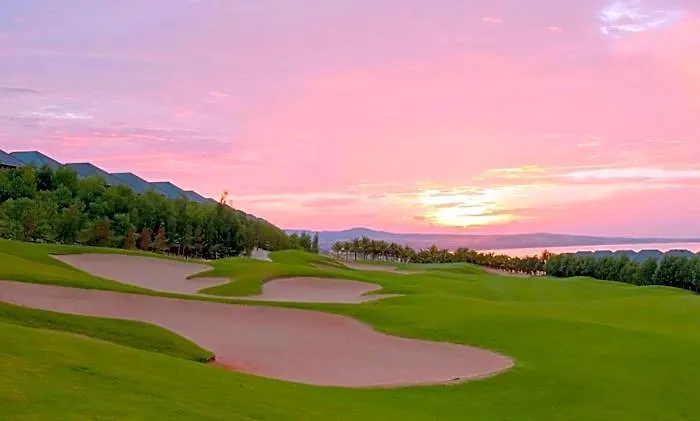 Panda At Sea Links Golf Hotel
