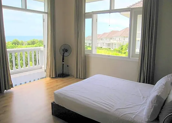 Panda At Sea Links Golf Hotel